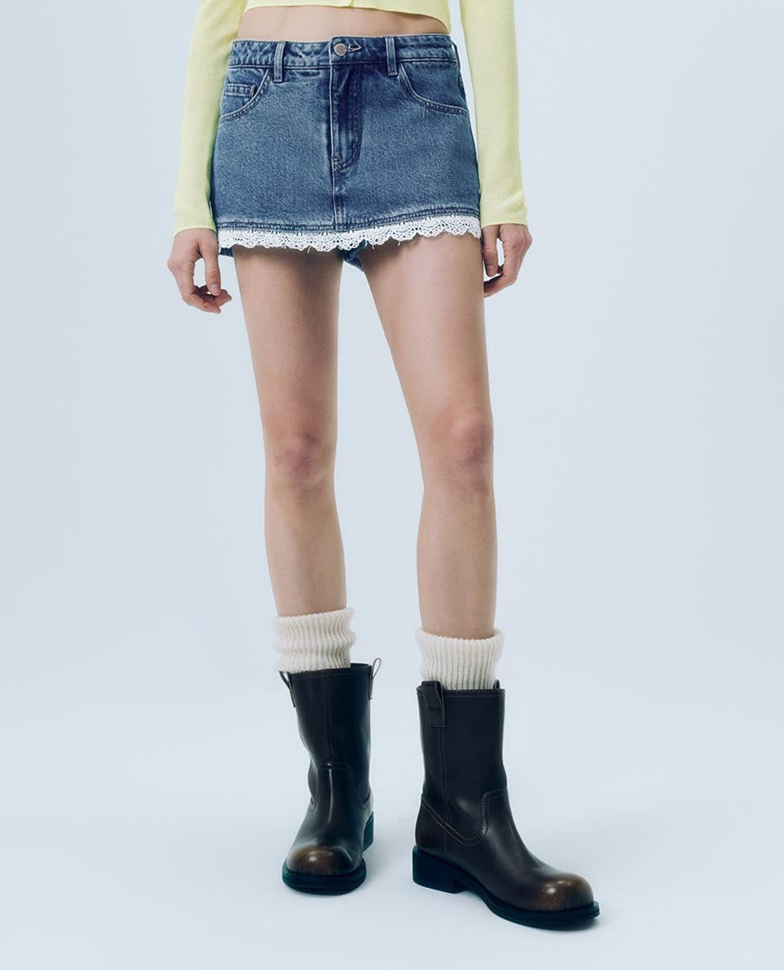 URBAN REVIVO - Chân váy denim mini phối ren thời trang