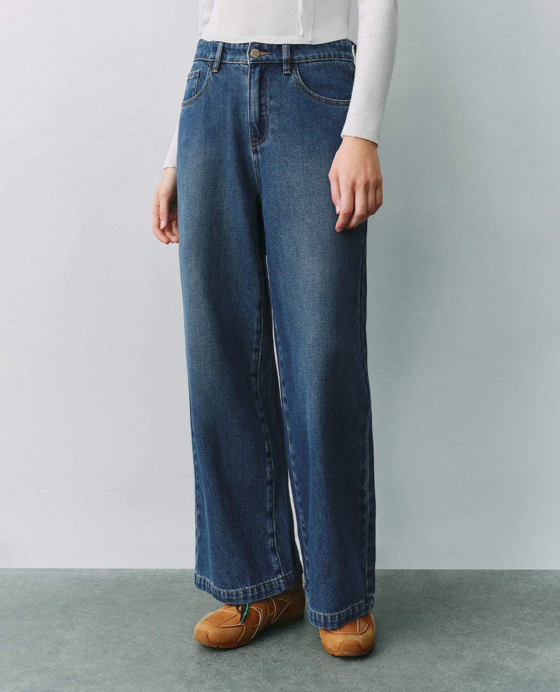 URBAN REVIVO - Quần jeans nữ ống rộng cá tính