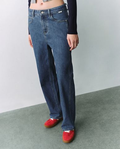  URBAN REVIVO - Quần jeans nữ ống đứng hiện đại 