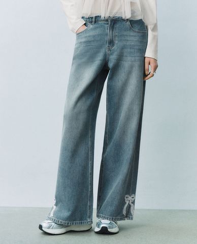  URBAN REVIVO - Quần jeans nữ ống rộng đính nơ 