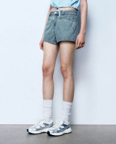  URBAN REVIVO - Quần short jeans nữ ống rộng trẻ trung 