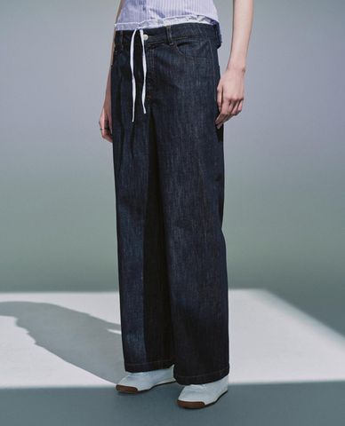  URBAN REVIVO - Quần jeans nữ ống rộng lưng thun phối dây rút 