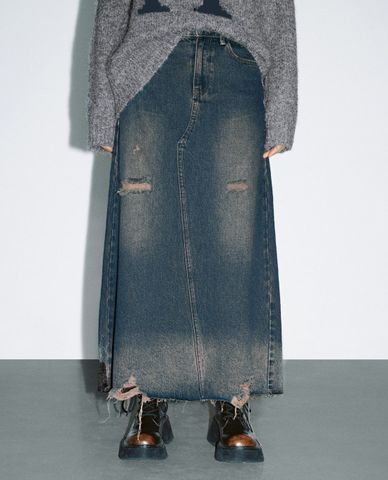  URBAN REVIVO - Chân váy denim midi dáng suông wash bạc 