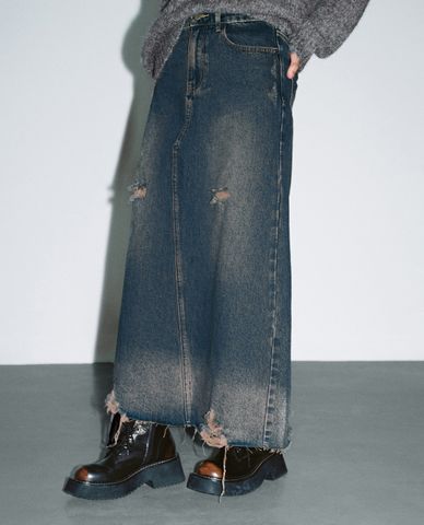  URBAN REVIVO - Chân váy denim midi dáng suông wash bạc 