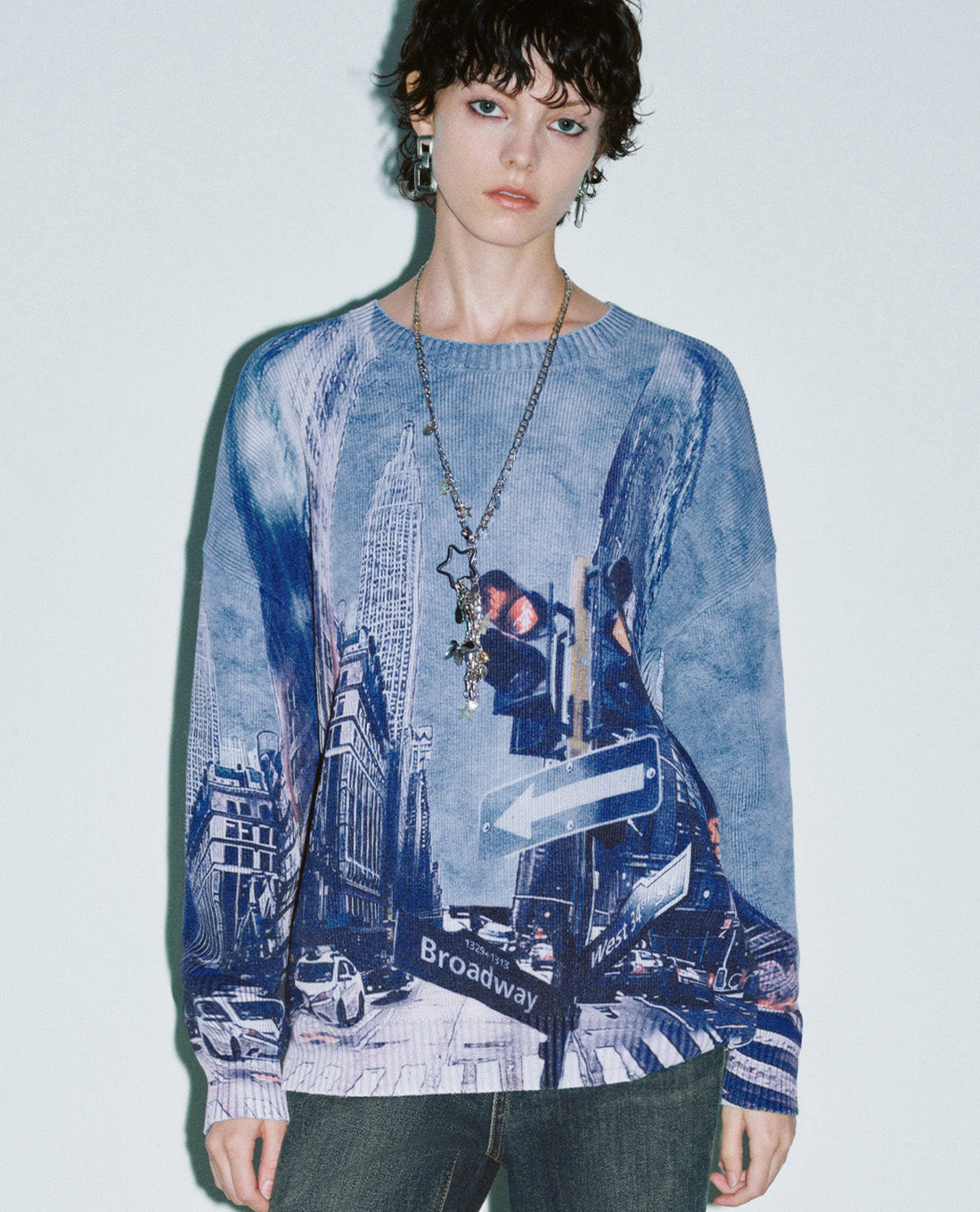 URBAN REVIVO - Áo dệt kim nữ cổ tròn tay dài Printed Loose