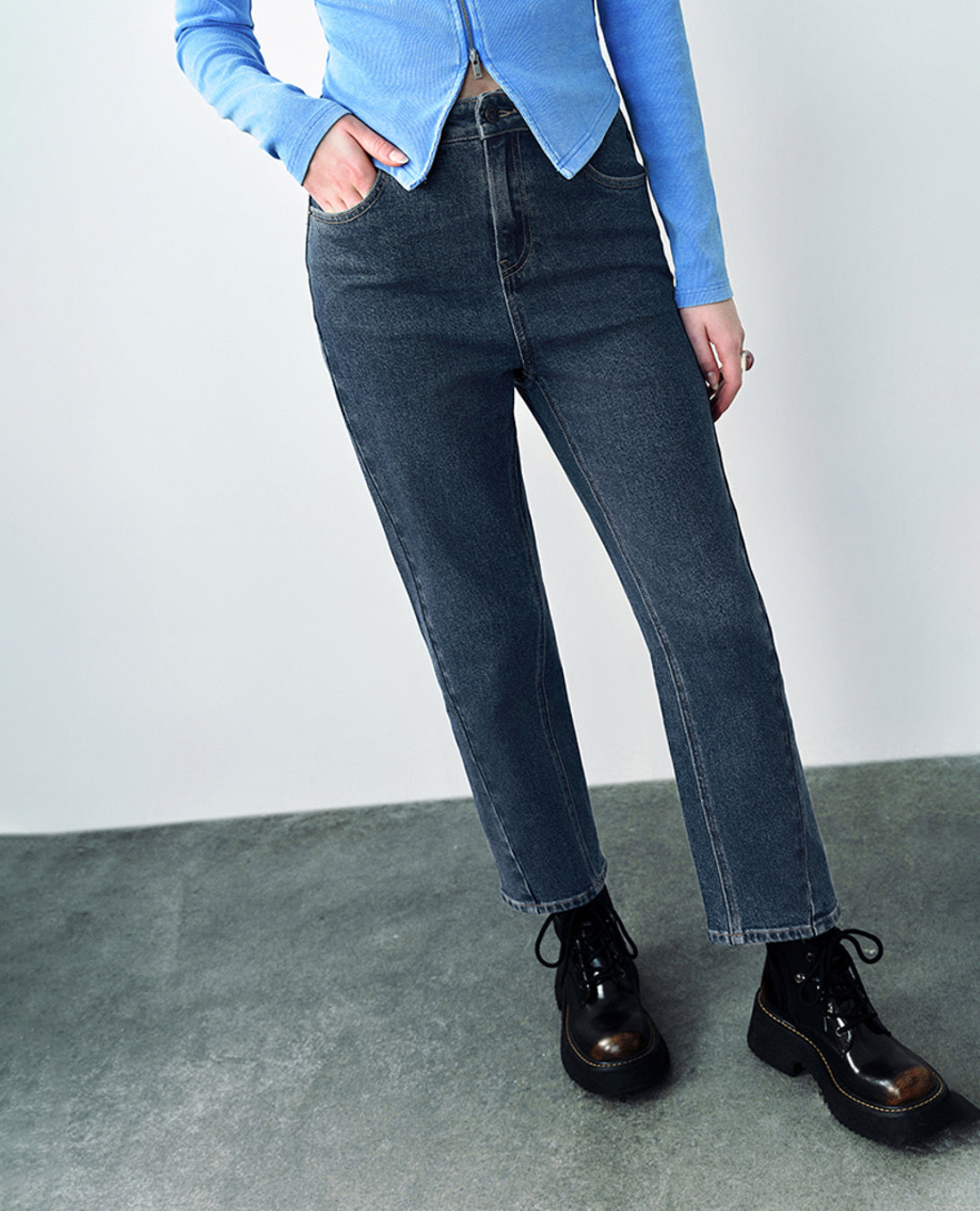 URBAN REVIVO - Quần jeans nữ ống đứng thanh lịch