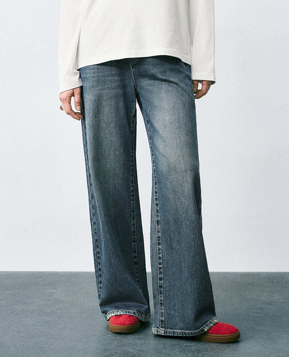 URBAN REVIVO - Quần jeans nữ ống rộng thời trang