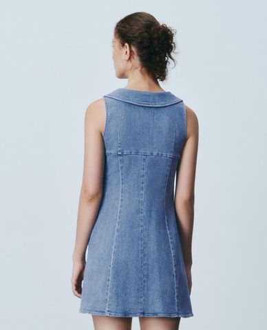  URBAN REVIVO - Đầm denim mini cổ bẻ sát nách 