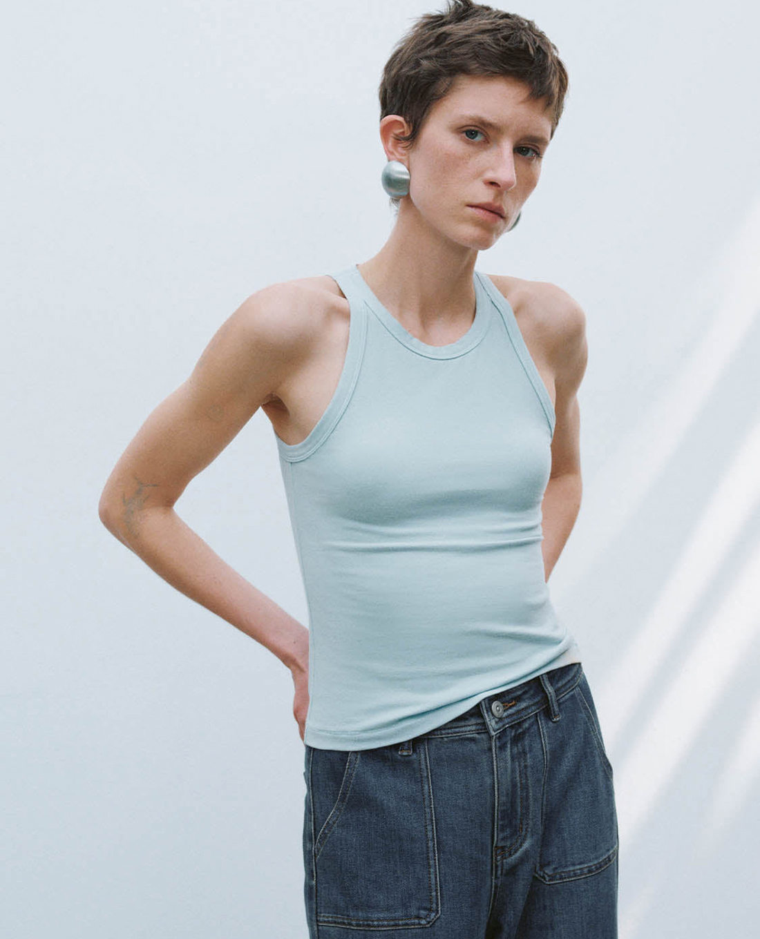 URBAN REVIVO - Áo ba lỗ nữ cổ tròn phom ôm