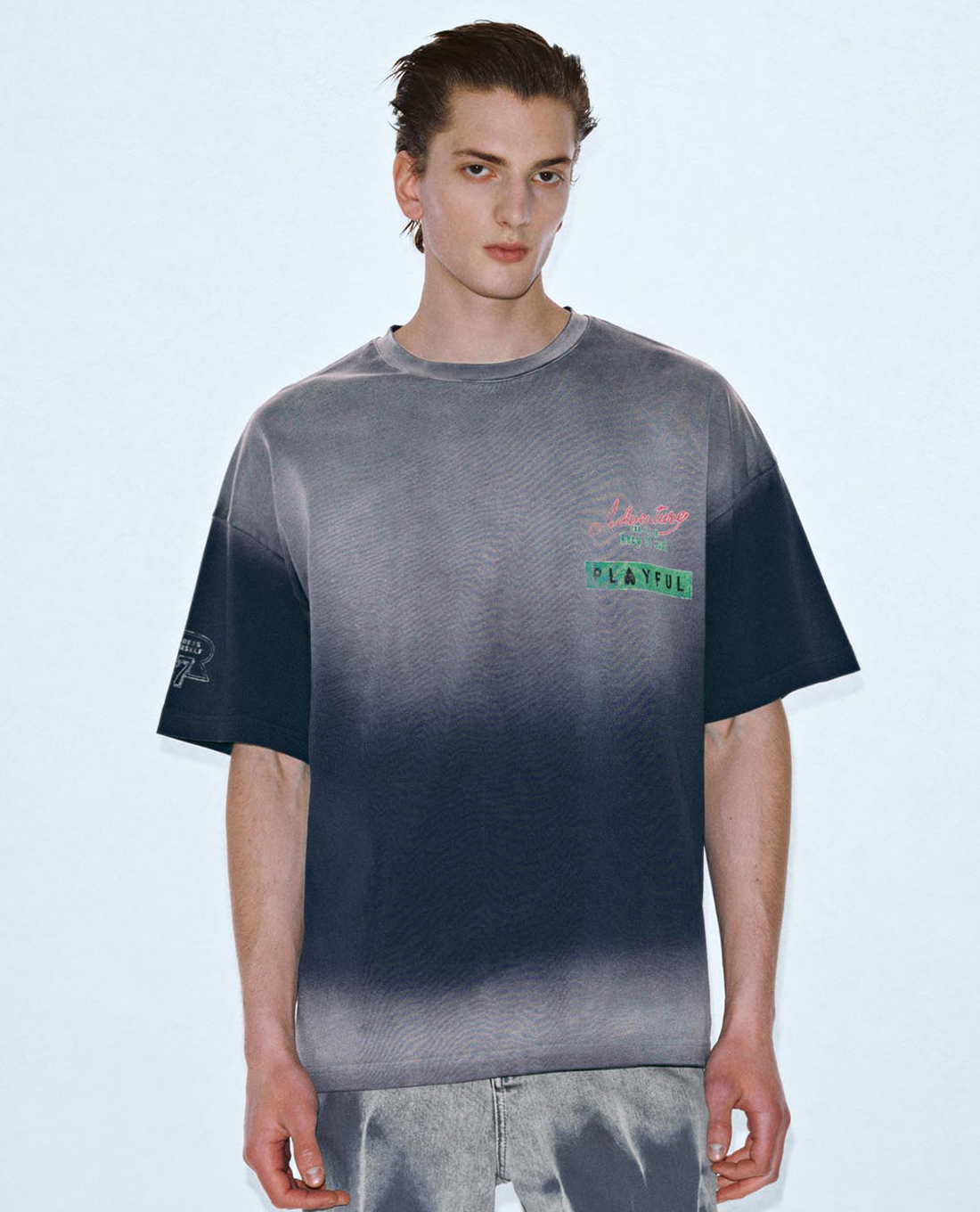 URBAN REVIVO - Áo thun nam cổ tròn tay ngắn hiện đại