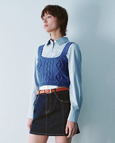  URBAN REVIVO - Áo hai dây nữ dệt kim phom croptop cá tính 