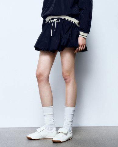  URBAN REVIVO - Chân váy chữ A phom mini xếp ly nữ tính 