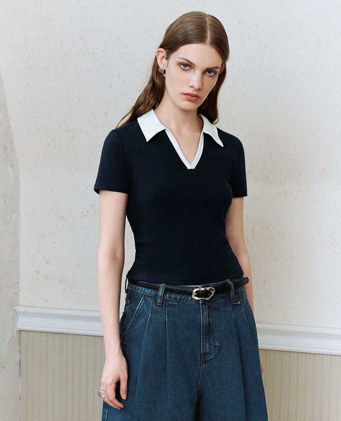 URBAN REVIVO - Áo thun nữ cổ bẻ tay ngắn thanh lịch