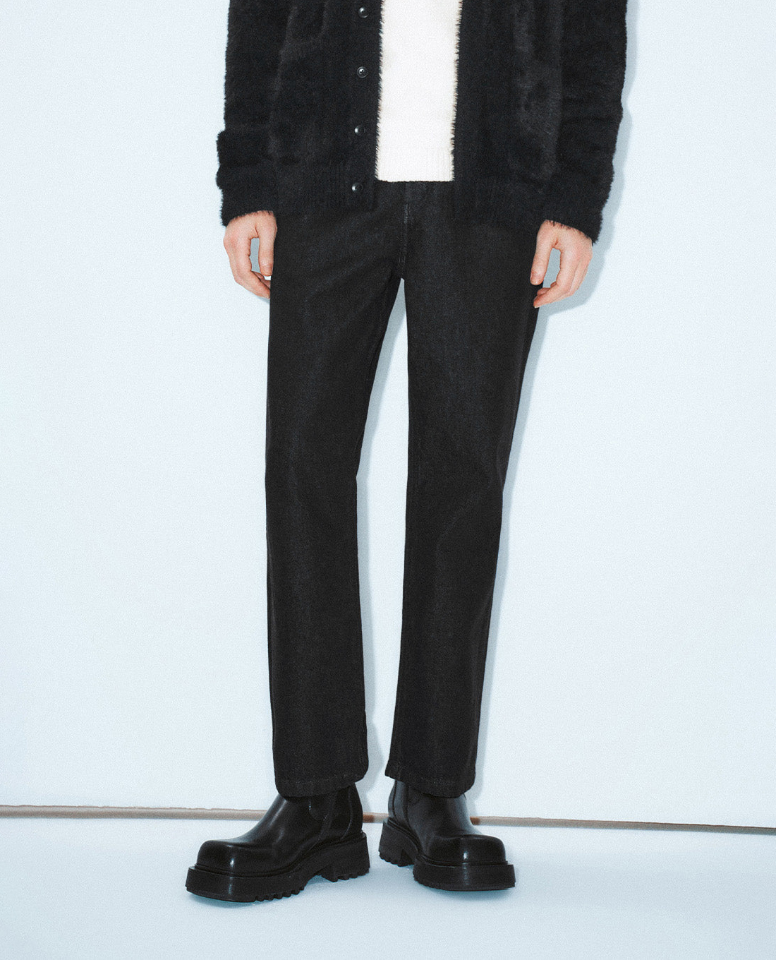 URBAN REVIVO - Quần jeans nam ống đứng hiện đại