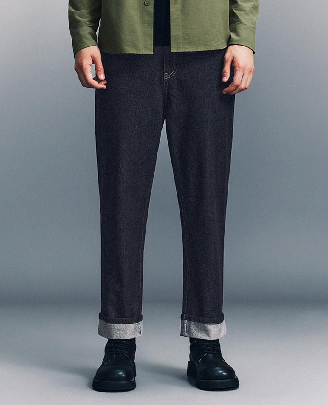 URBAN REVIVO - Quần jeans nam ống đứng năng động Straight