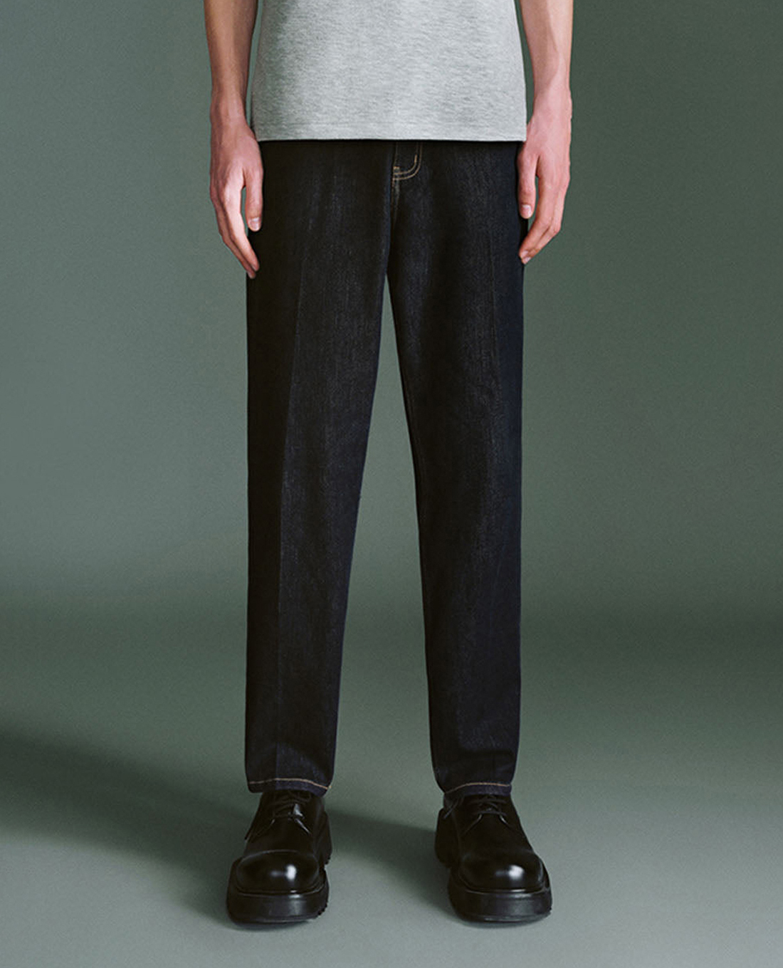 URBAN REVIVO - Quần jeans nam ống đứng thanh lịch