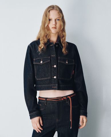  URBAN REVIVO - Áo khoác denim nữ cổ bẻ tay dài phom croptop Loose 