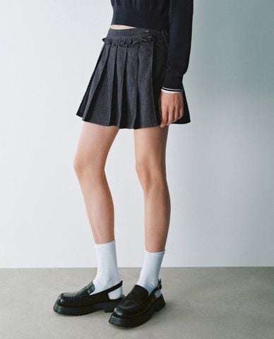  URBAN REVIVO - Chân váy xếp ly phom mini hiện đại 