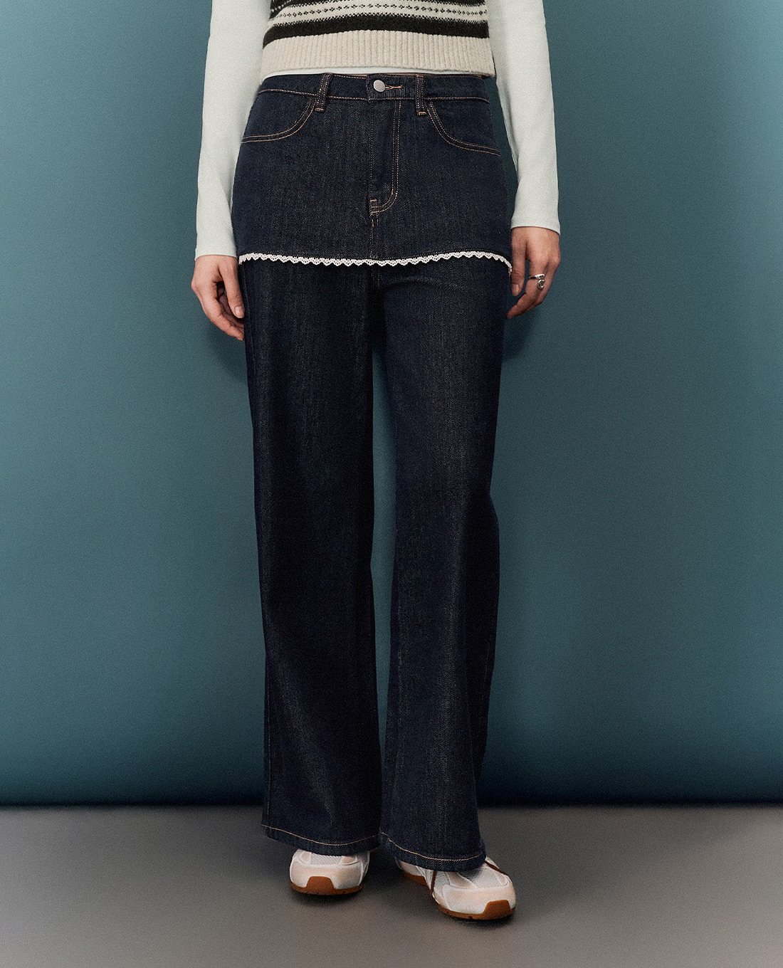 URBAN REVIVO - Quần jeans nữ ống rộng phối chân váy