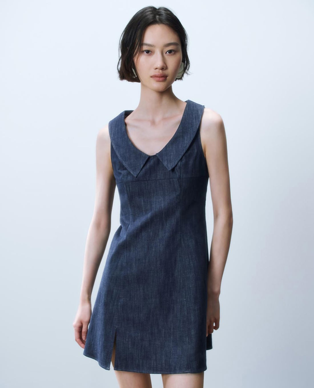 URBAN REVIVO - Đầm denim mini cổ Peter Pan