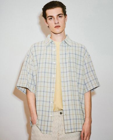  URBAN REVIVO - Áo sơ mi nam cổ bẻ tay ngắn Plaid 