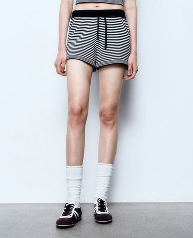  URBAN REVIVO - Quần short ngắn nữ kẻ sọc Striped 