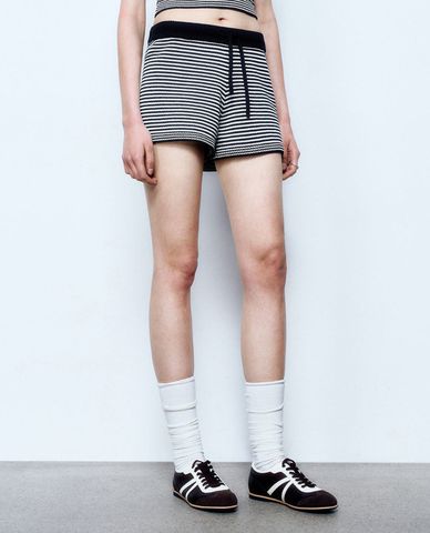  URBAN REVIVO - Quần short ngắn nữ kẻ sọc Striped 