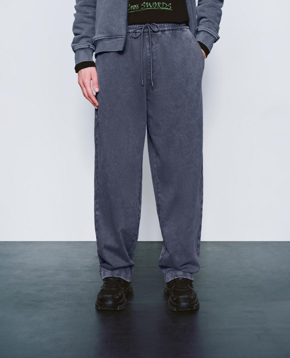 URBAN REVIVO - Quần nam ống rộng lưng thun Loose Drawstring