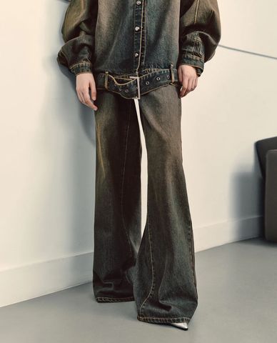  URBAN REVIVO - Quần jeans nữ ống rộng wash vàng trẻ trung 