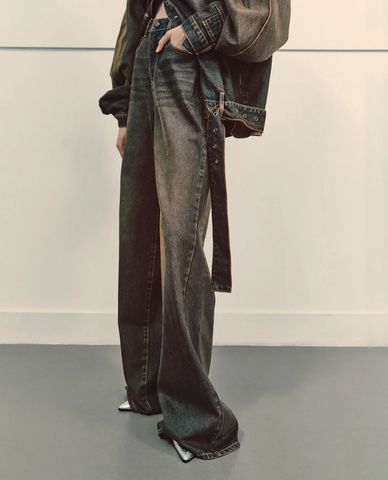  URBAN REVIVO - Quần jeans nữ ống rộng wash vàng trẻ trung 