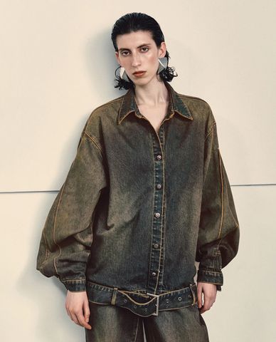  URBAN REVIVO - Áo sơ mi denim nữ phối thắt lưng cá tính Distressed Loose 