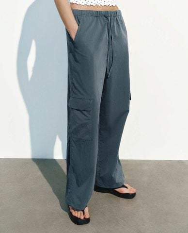  URBAN REVIVO - Quần nữ ống rộng lưng thun hiện đại 