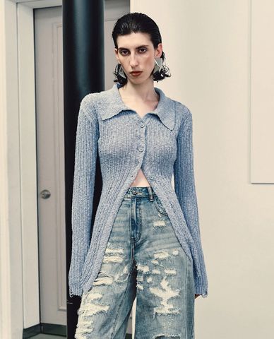  URBAN REVIVO - Áo dệt kim nữ cổ bẻ tay dài phom ôm nữ tính Skater 