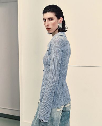  URBAN REVIVO - Áo dệt kim nữ cổ bẻ tay dài phom ôm nữ tính Skater 