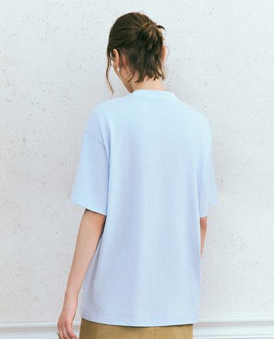  URBAN REVIVO - Áo thun nữ cổ tròn tay ngắn in hình Loose Printed 