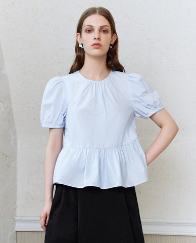  URBAN REVIVO - Áo kiểu nữ cổ tròn tay ngắn xếp li Skater 