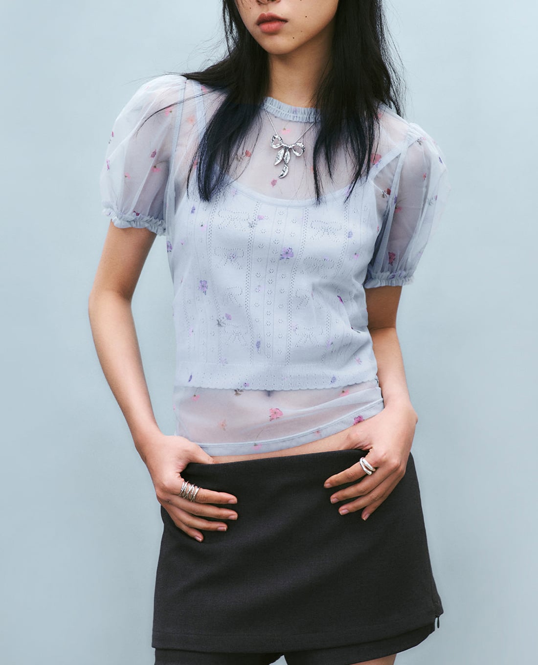 URBAN REVIVO - Áo kiểu nữ cổ tròn phối họa tiết thời trang