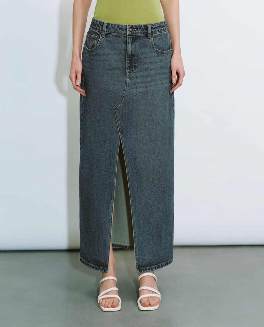 URBAN REVIVO - Chân váy denim midi thời thượng
