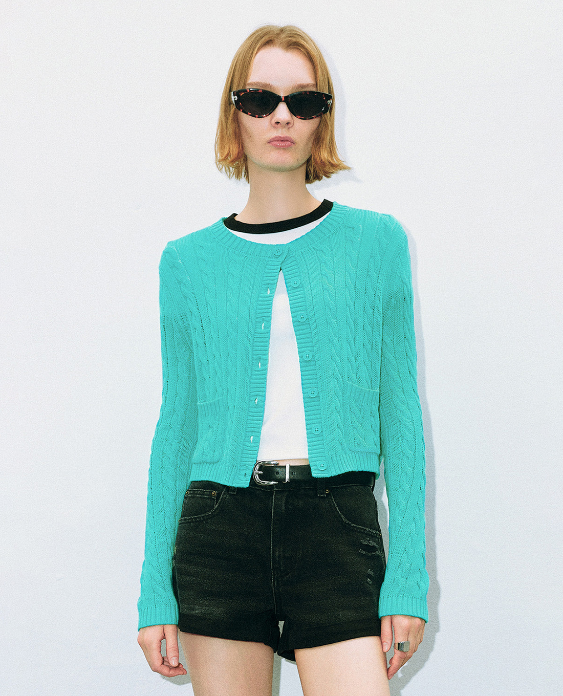 URBAN REVIVO - Áo khoác cardigan nữ phom croptop Striped