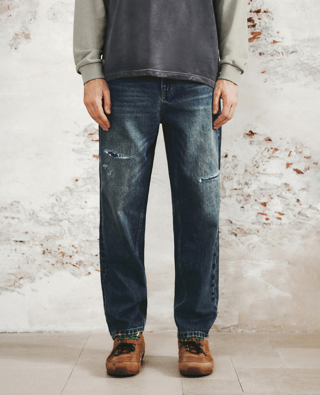 URBAN REVIVO - Quần jeans nam ống đứng phối rách cá tính