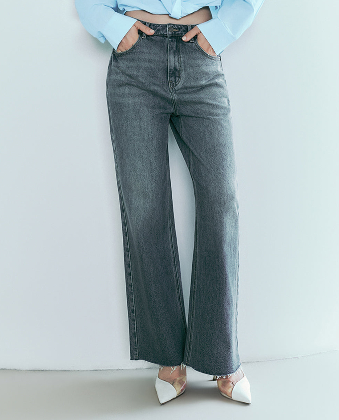 URBAN REVIVO - Quần jeans nữ ống rộng trẻ trung Straight