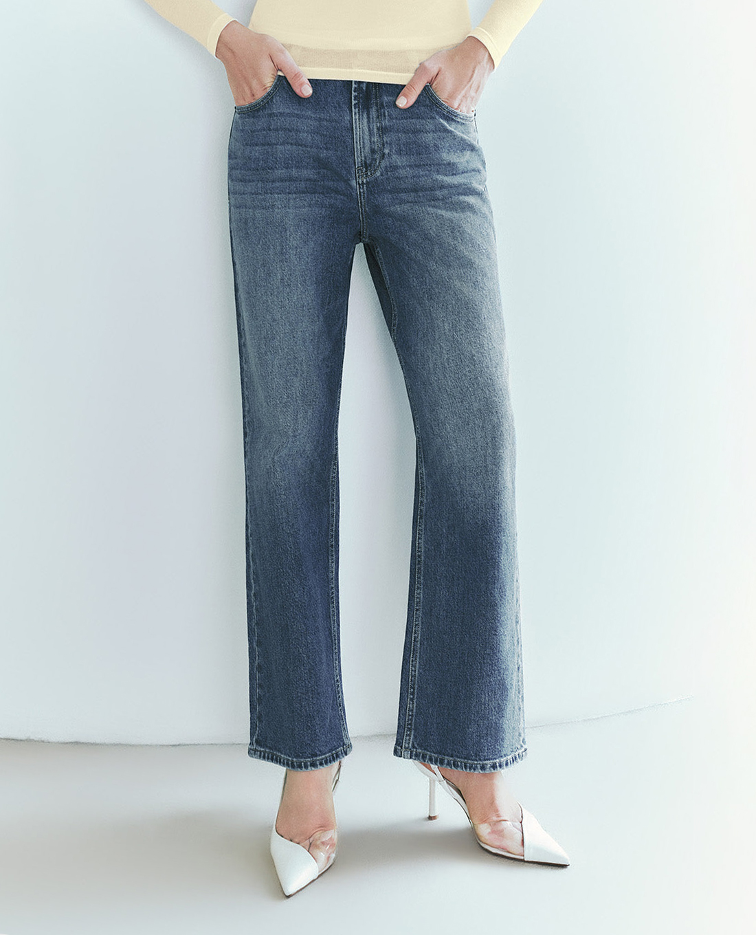 URBAN REVIVO - Quần jeans nữ ống đứng thời thượng