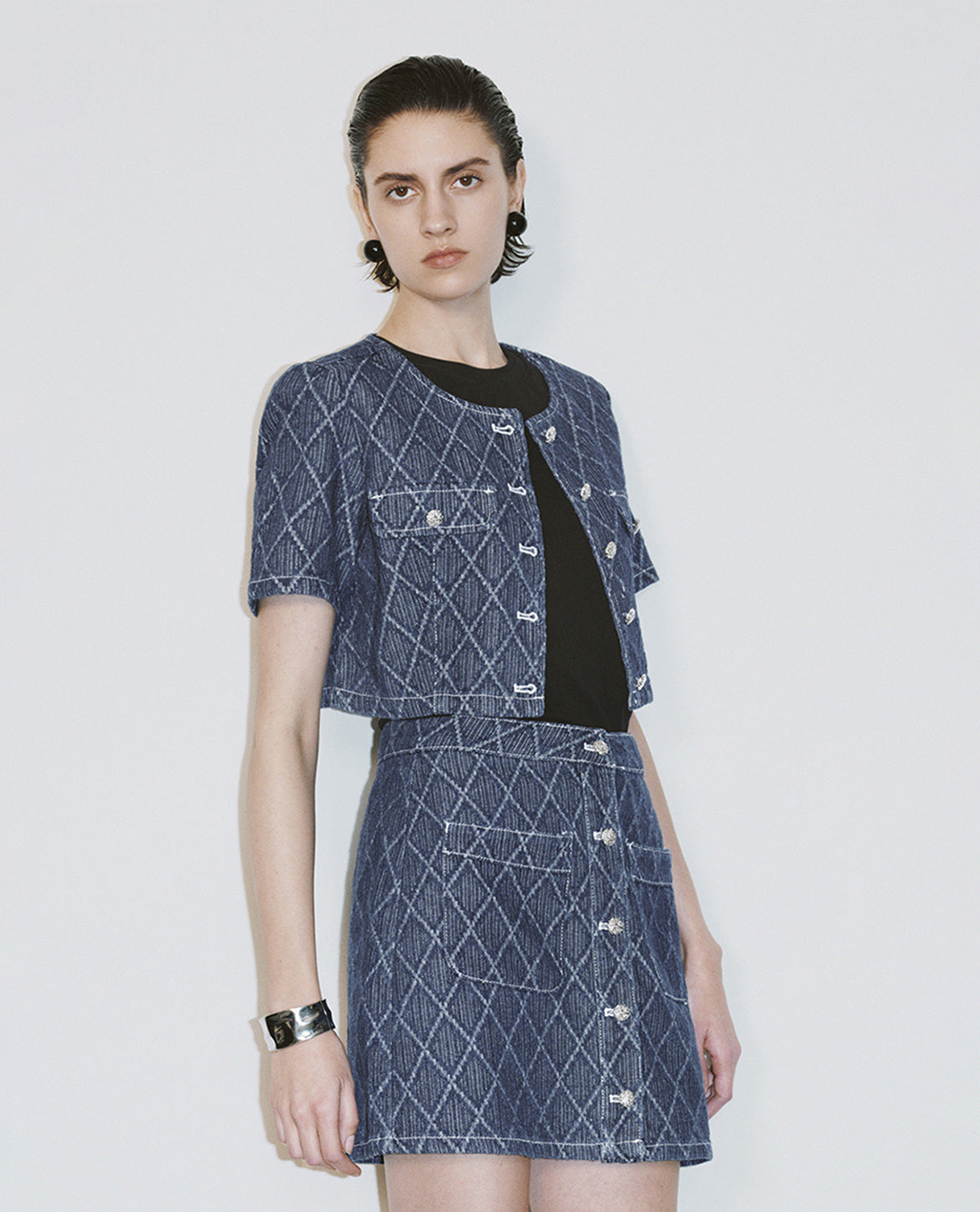 URBAN REVIVO - Áo khoác denim nữ phom croptop cá tính