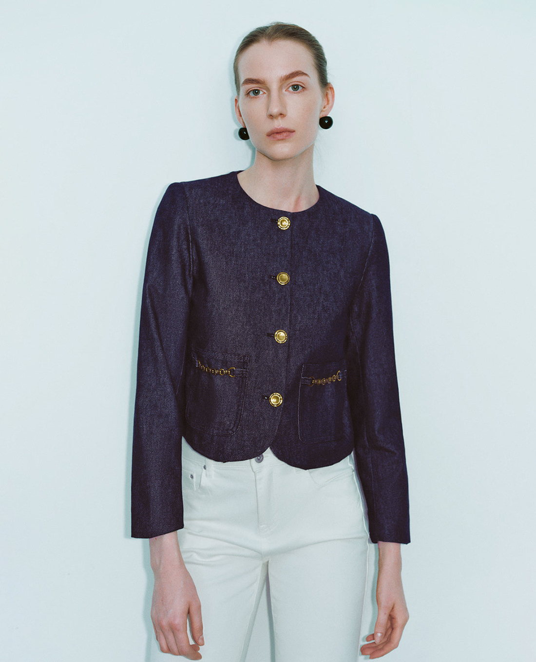URBAN REVIVO - Áo khoác denim nữ phom croptop phối nút Cropped