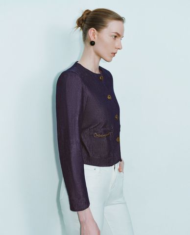  URBAN REVIVO - Áo khoác denim nữ phom croptop phối nút Cropped 