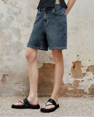  URBAN REVIVO - Quần shorts jean nữ trẻ trung 