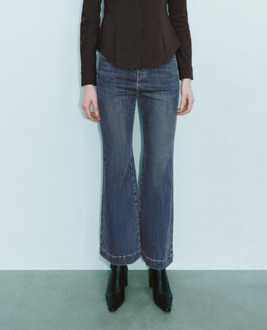  URBAN REVIVO - Quần jeans nữ ống loe hiện đại 