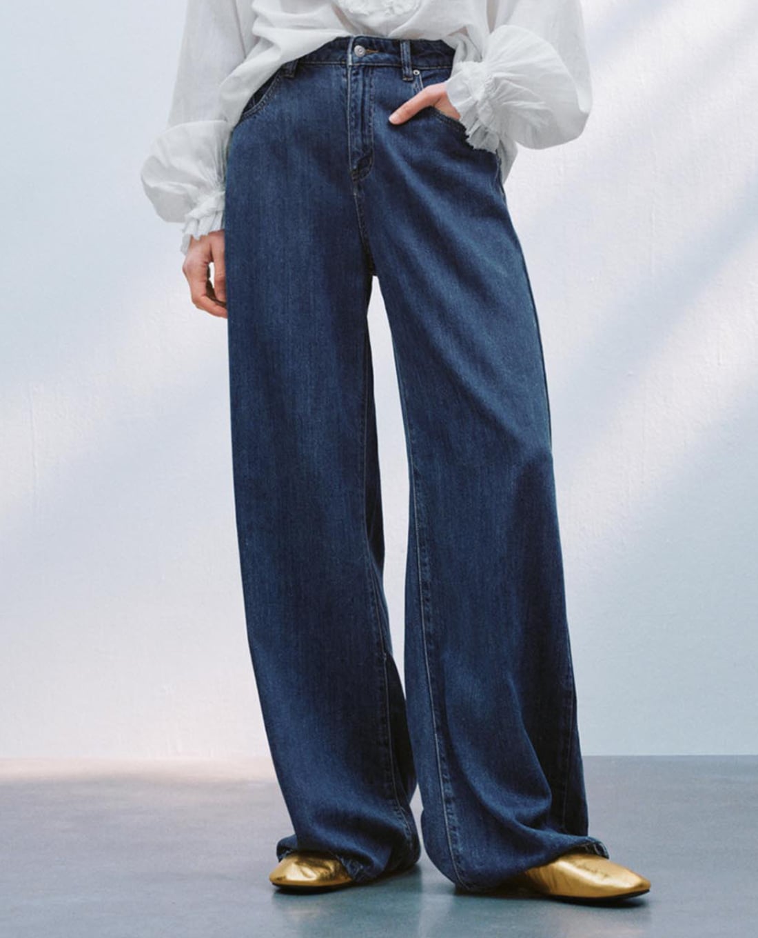 URBAN REVIVO - Quần jeans nữ ống rộng cổ điển