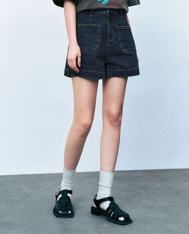  URBAN REVIVO - Quần short jeans nữ phối túi trẻ trung 