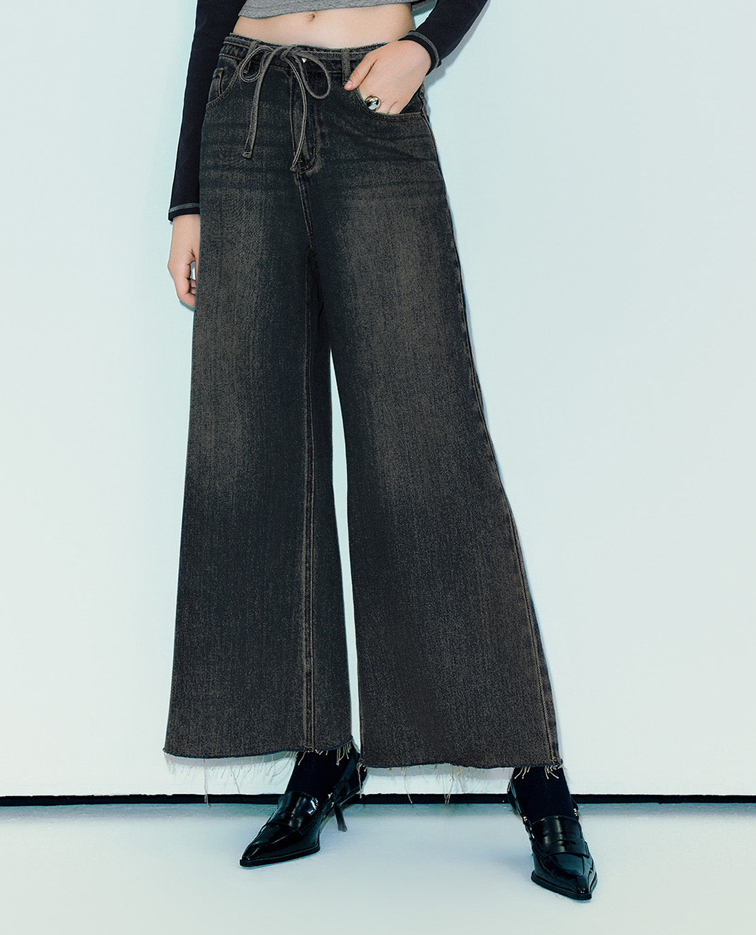 URBAN REVIVO - Quần jeans nữ ống rộng phối dây With Rope